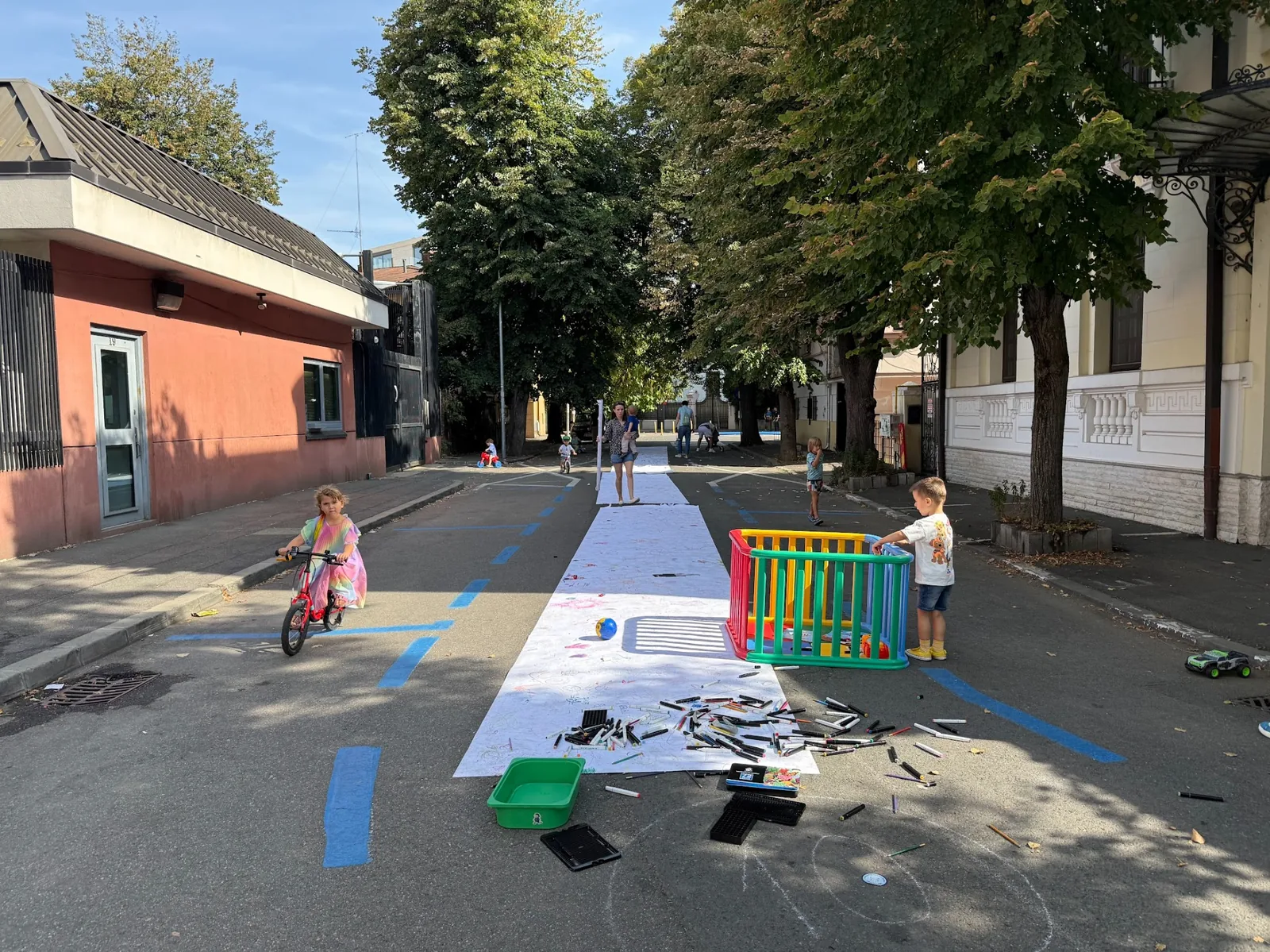 Stradă de joacă amenajată pentru copiii din comunitatea Kinderbazar