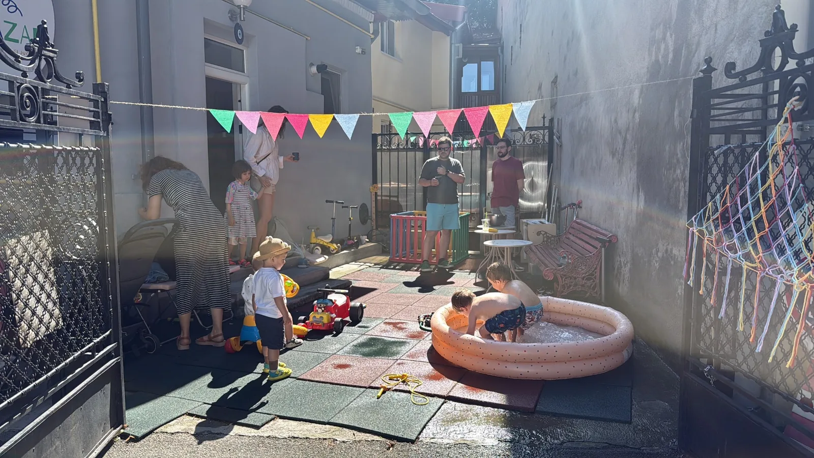 Curtea Kinderbazar pregătită pentru joacă și activități de vară