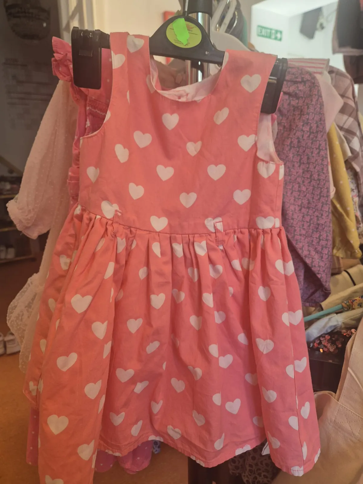 Rochie roz cu inimioare pentru fetițe, haine second-hand pentru copii la Kinderbazar