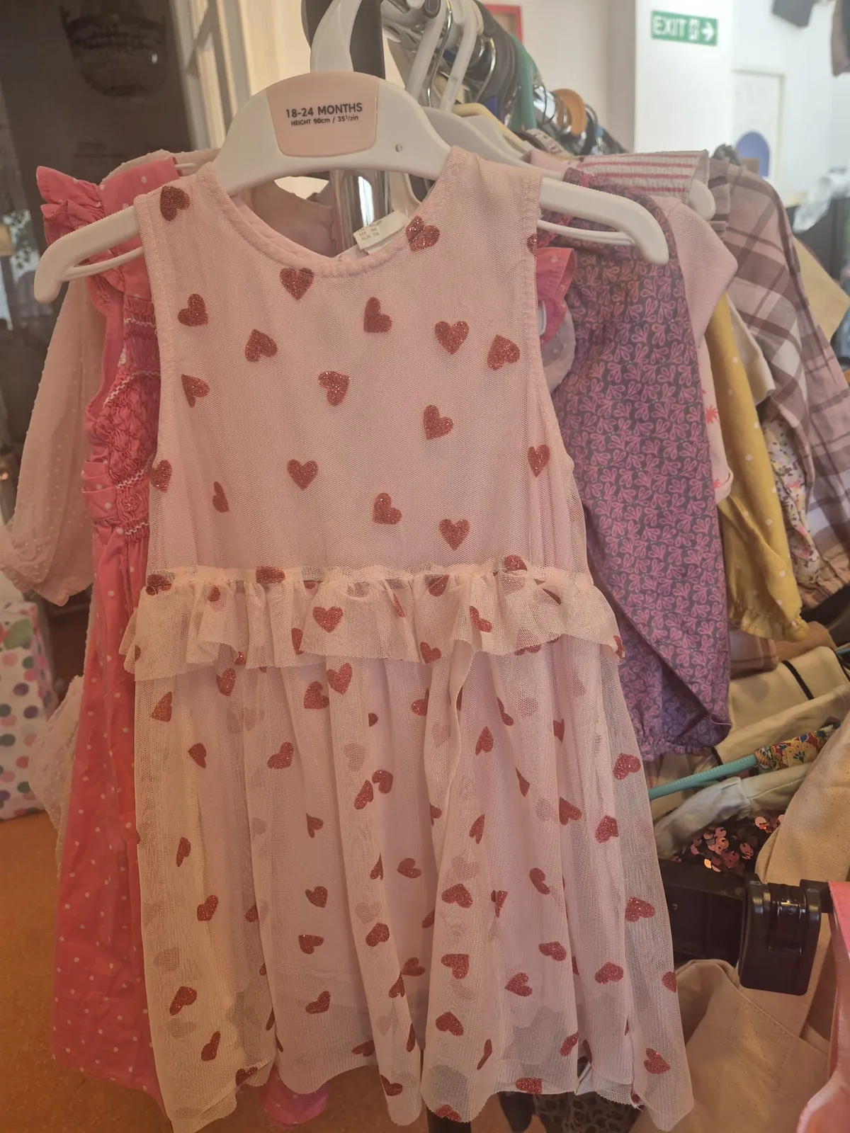 Rochie roz din tul cu inimioare pentru fetițe, selecție Kinderbazar București