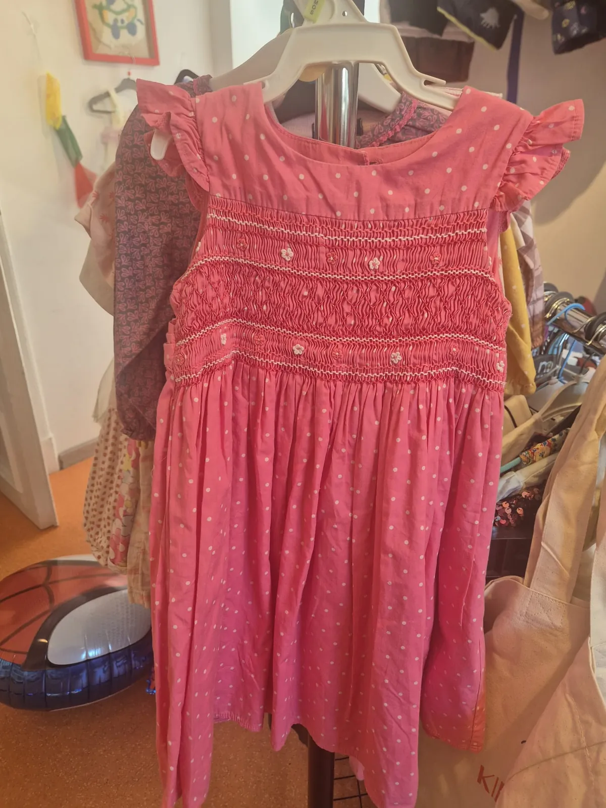 Rochie roz cu detalii smock pentru fetițe, haine premium pentru copii la Kinderbazar