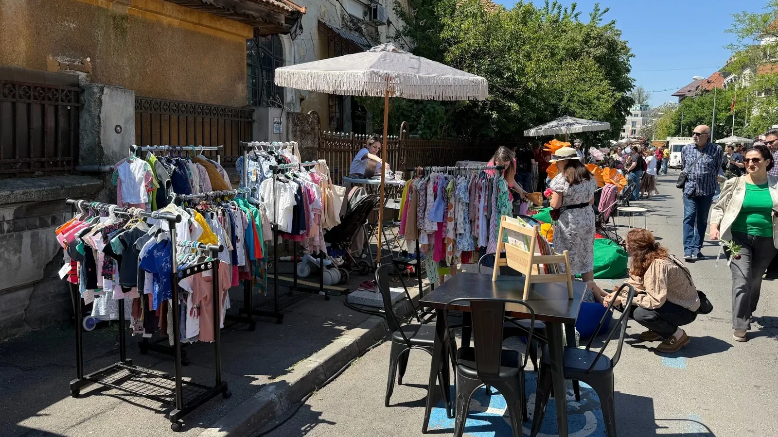 Haine second-hand pentru fete în selecția Kinderbazar București